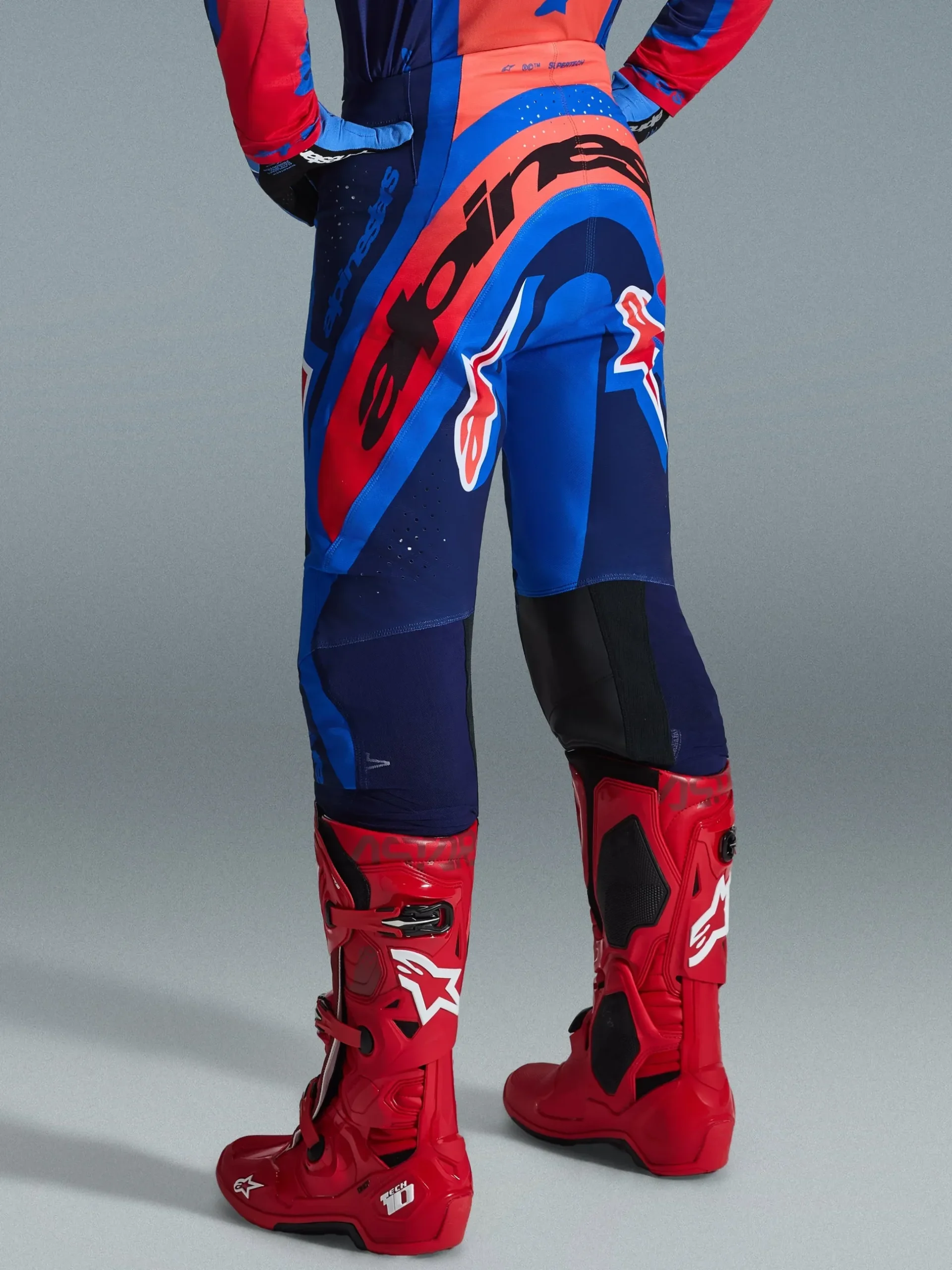 2026 Supertech Vista Bekleidungsset